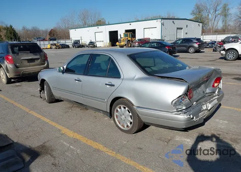 1998 Mercedes-Benz E 320 z USA, uszkodzony, nr VIN WDBJF65F6WA669801